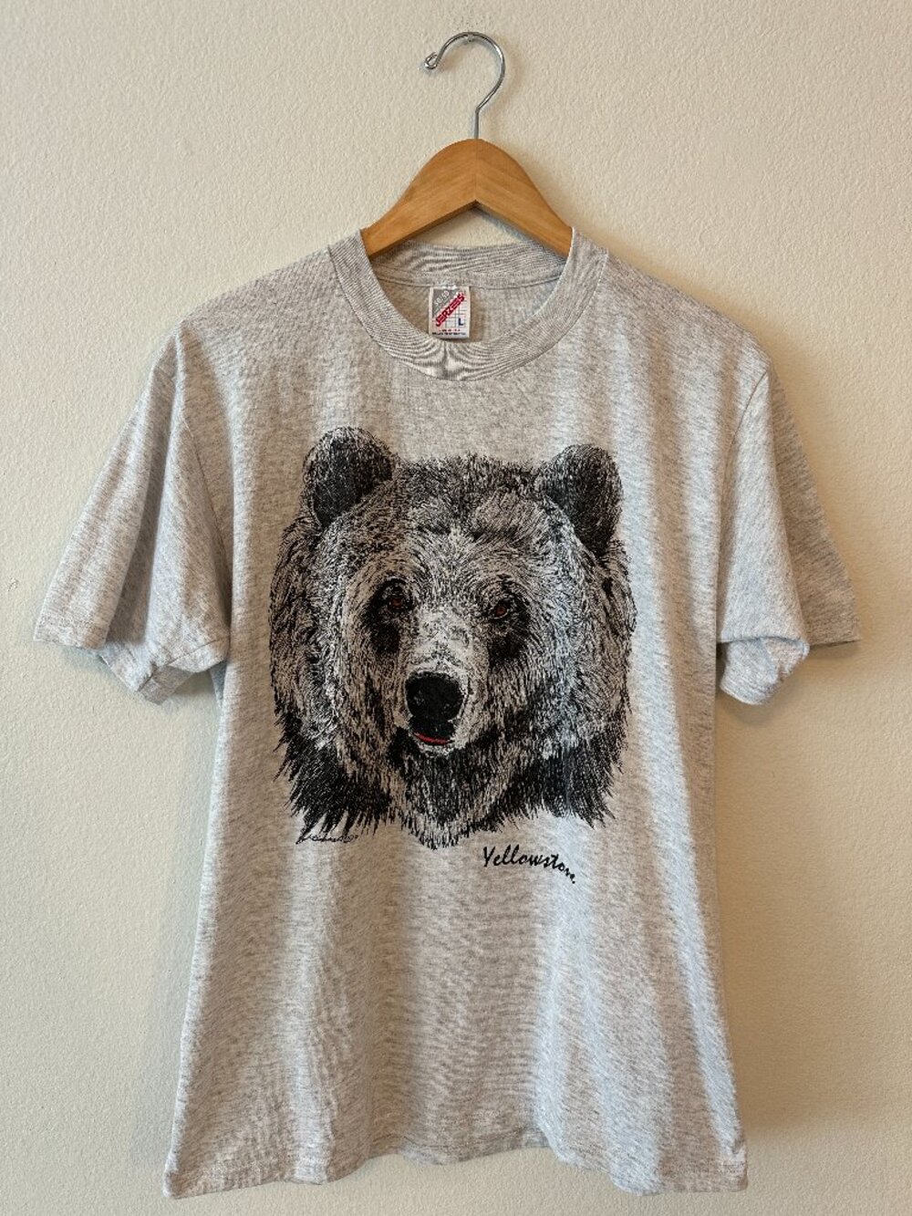 Vintage Jerzees Yellowstone Bear Graphic T-Shirt L Gray USA 50/50